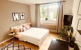 Ferienwohnung An Der Uniklinik Mit Eigener Kueche Und Renoviertem Badezimmer