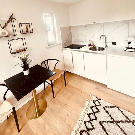 Ferienwohnung An Der Uniklinik Mit Eigener Kueche Und Renoviertem Badezimmer Hombourg Extérieur photo