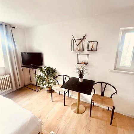 Ferienwohnung An Der Uniklinik Mit Eigener Kueche Und Renoviertem Badezimmer Hombourg Extérieur photo
