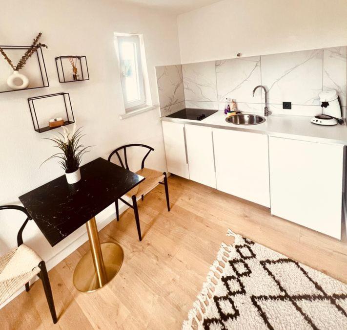 Ferienwohnung An Der Uniklinik Mit Eigener Kueche Und Renoviertem Badezimmer Hombourg Extérieur photo